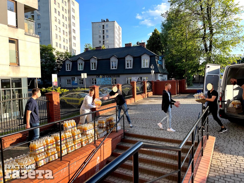 Польша, Украина, вокзал, Краков, беженцы, политики, Россия, агрессия, война, солидарность, милосердие, волонтеры, Брест, беларусы, Беларусь