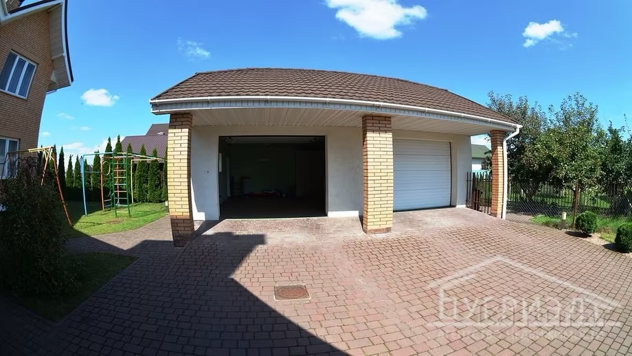 Гараж на две машины. Фото: bugrealt.by