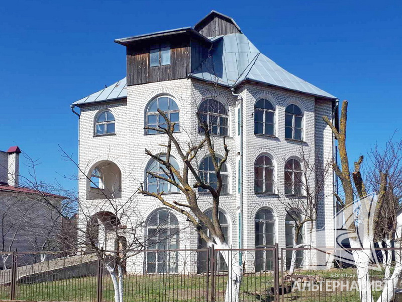 Коробка под готический дом за $205 000.