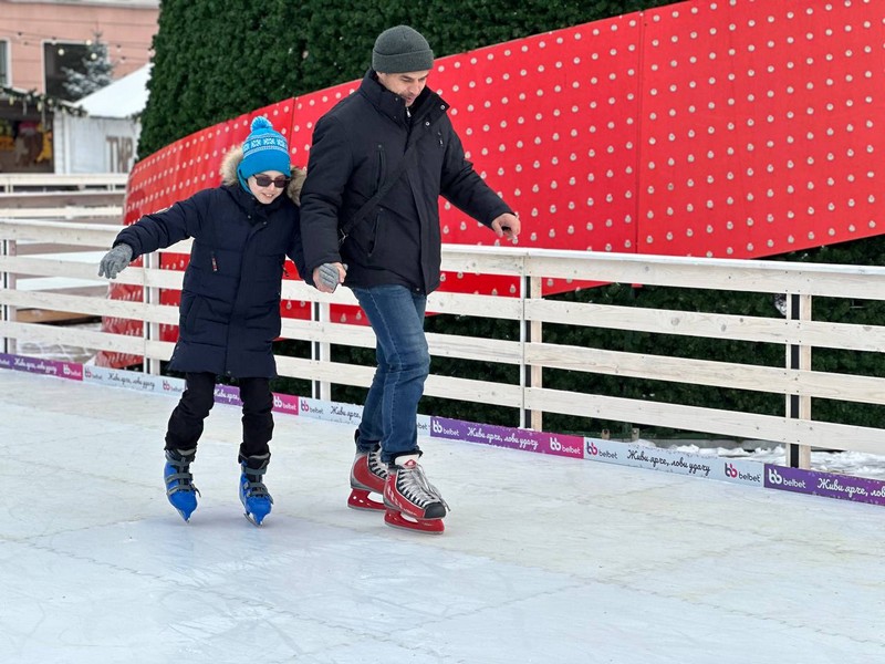 Каток на площади Ленина в Бресте