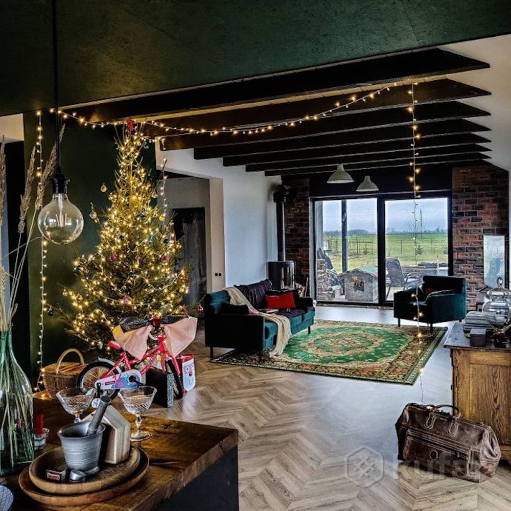 Гостиная скандинавского в рождественском антураже.