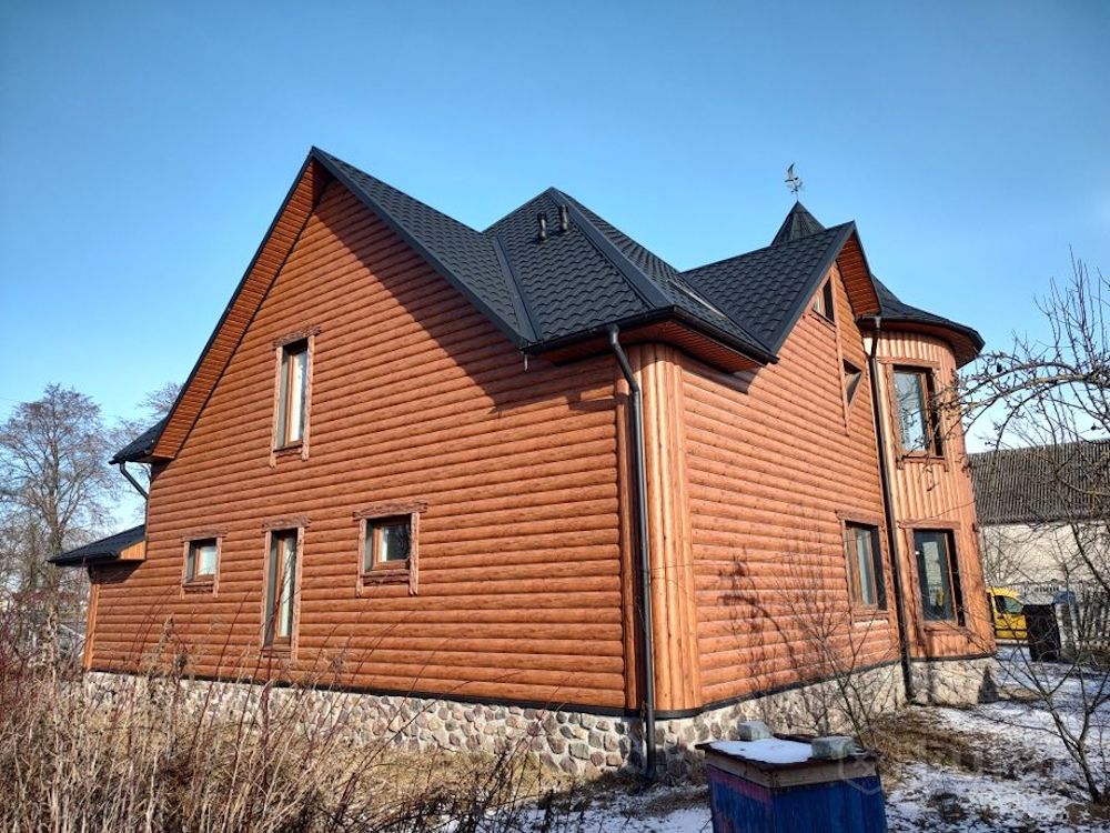 Внешний вид дома сзади.