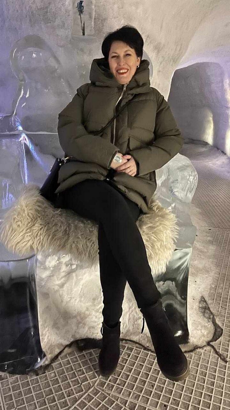 Таццяна на экскурсіі ў музеі.