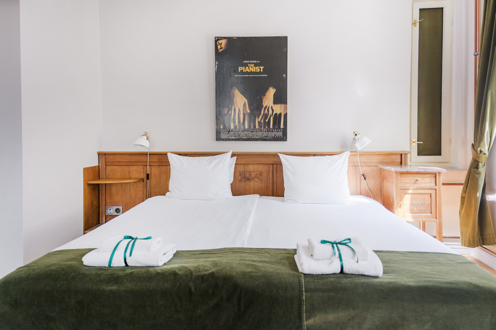В номере, посвященном Владиславу Шпильману, — конечно же, пианино. Мемуары Шпильмана легли в основу фильма «Пианист» польско-французского режиссера Романа Поланского.