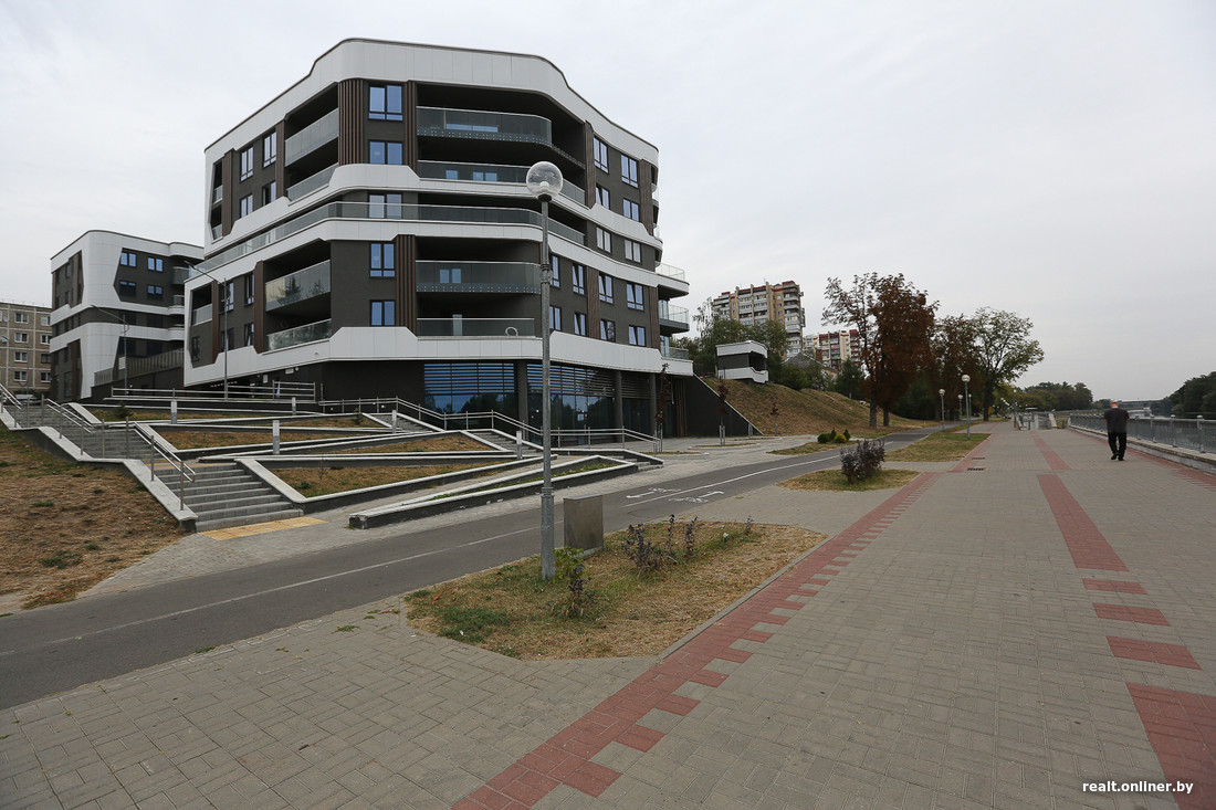 Общий вид ЖК «Жемчужина» c выходом на набережную. Фото: realt.onliner.by.
