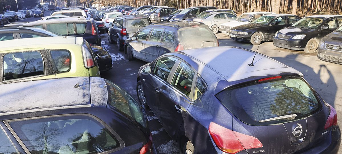 Парковка на территории Брестской областной больницы