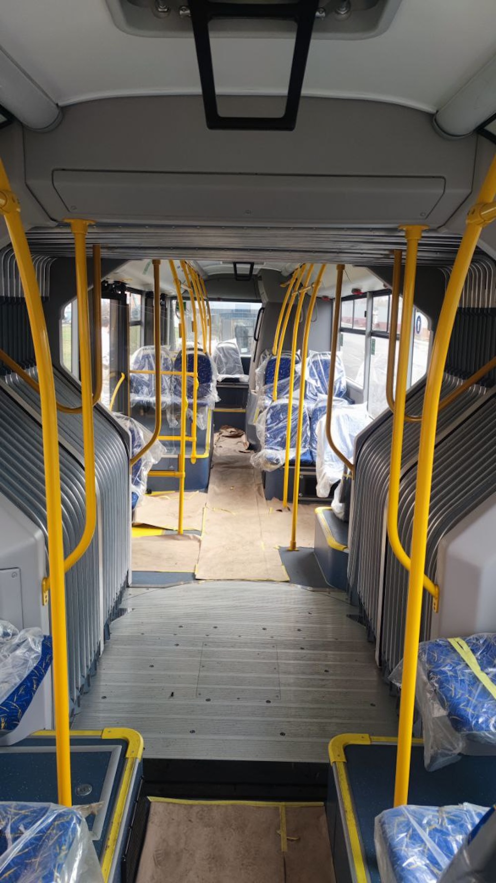 Салон одного из новых автобусов-«гармошек» с кондиционером в Бресте. Фото: «Любимый Брест».