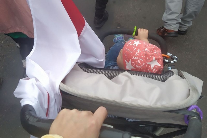 Дарья с сыном на акции протеста в Бресте в сентябре 2020 года. Фото из ее личного архива