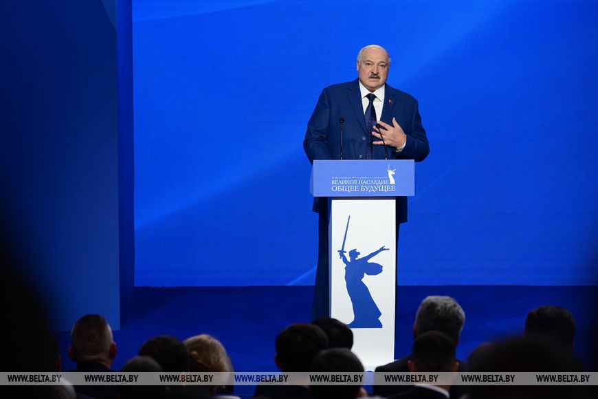 Александр Лукашенко выступает на патриотическом форуме Союзного государства в Волгограде. Фото: БЕЛТА.