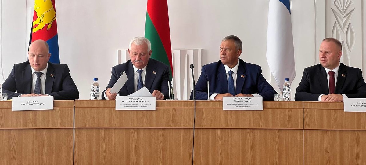 Брестские чиновники на заседании в Ганцевичах 1 июля 2025 года. Фото: Брестский райисполком