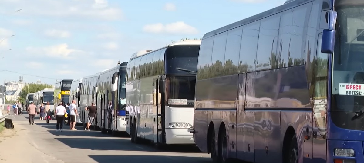 Очередь на выезде из Беларуси в Польшу 19 августа 2025 года. Скриншот видео