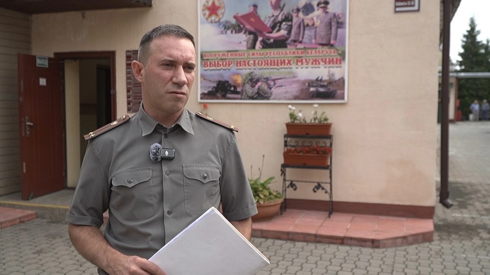 Начальник отдела призыва на военную службу военного комиссариата города Бреста и Брестского района Юрий Щелкунов. Скриншот видео