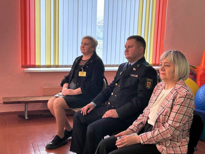 Прокурор и идеологи в детском саду 