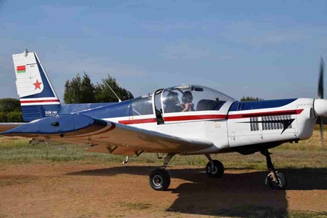 Легкомоторный самолет в деревне Ботово Пинского района