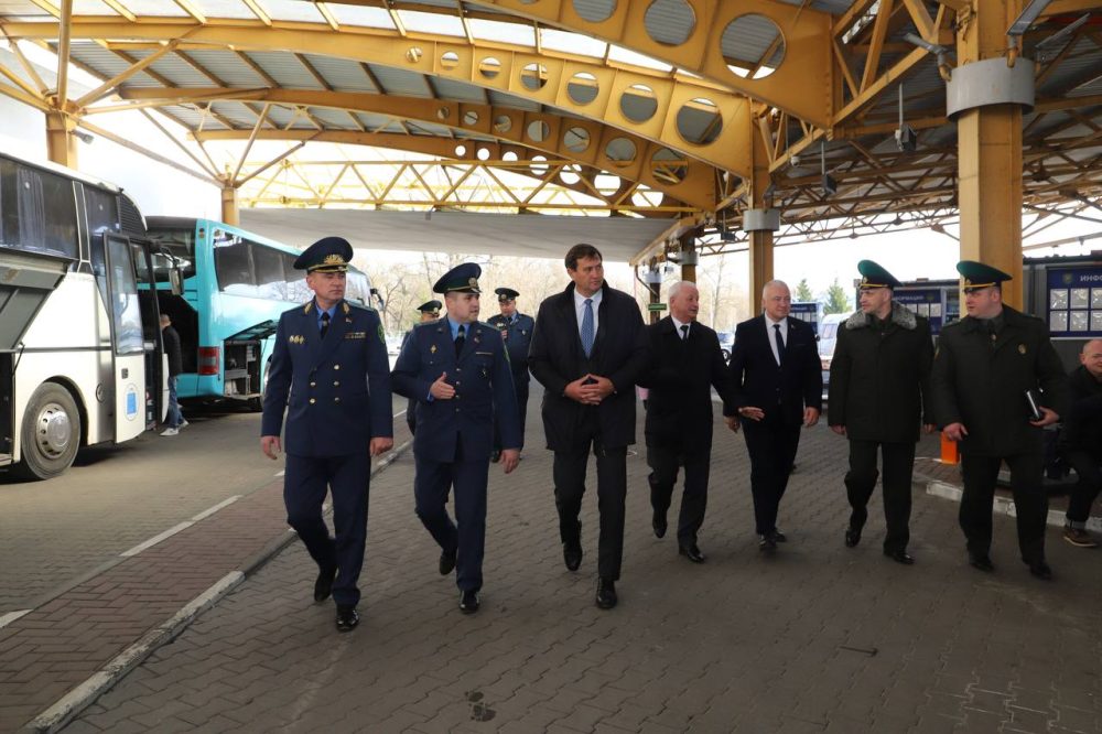 Чиновники в пункте пропуска «Брест» 19 марта 2026 года