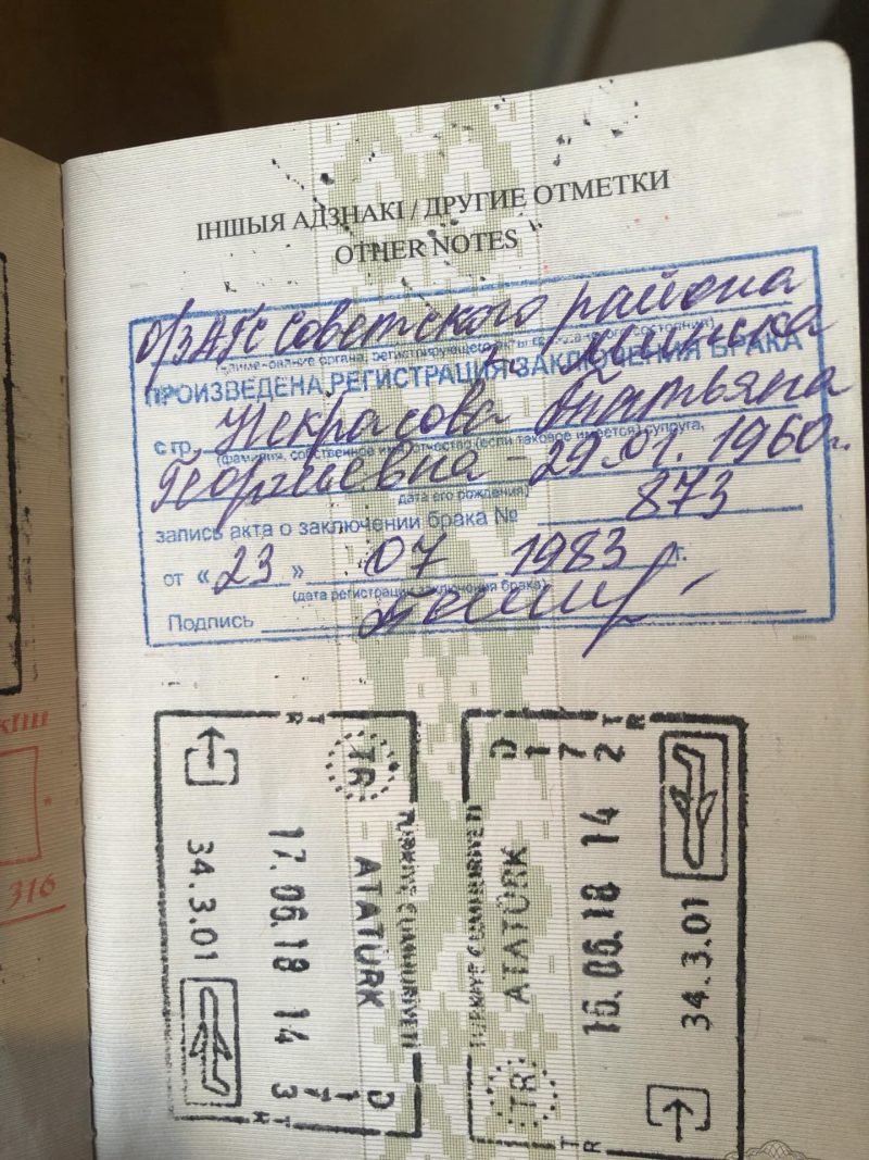 Два штампа в паспорте беларуски, которые поставили турецкие пограничники. Фото из Threads