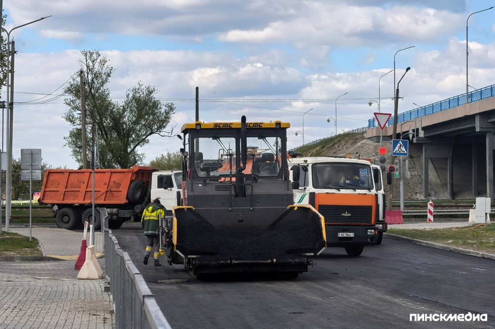 Новая дорога возле торгового центра в Пинске. Фото: «Пинскмедиа»