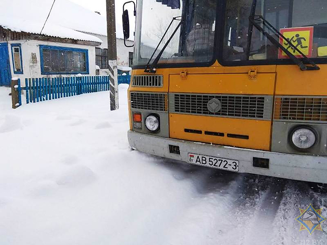 Школьный автобус застрял в Житковичах