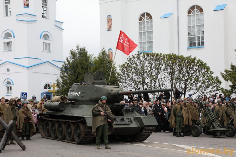 Военно-историческая реконструкция в Слониме 9 мая 2026 года. Фото: «Слонимский вестник»
