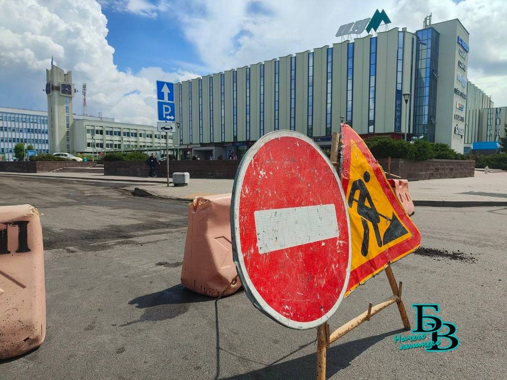 Замена дорожного покрытия возле ЦУМа в Бресте