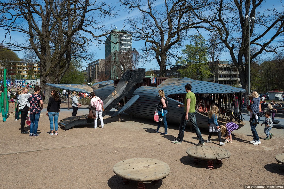 Детская площадка «Кит» (Malmska Valen) в парке Пликта в Гетеборге, Швеция