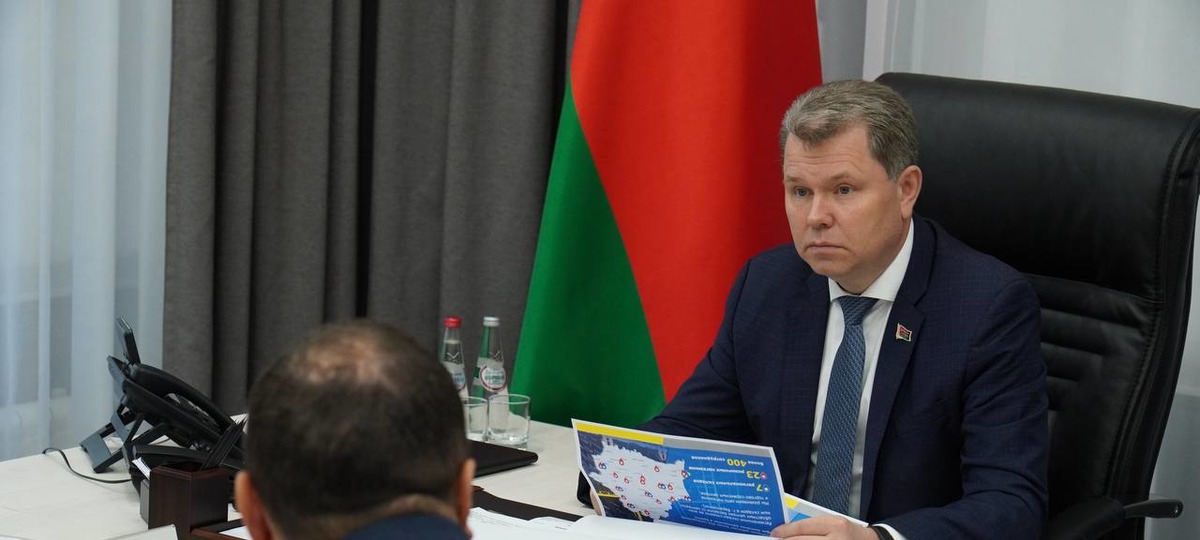 Министр архитектуры и строительства Беларуси Александр Студнев на приеме в Бресте 12 июня 2026 года