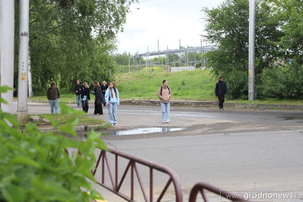 Пешеходы на Господарчей в Гродно