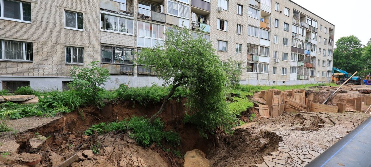 Подмыв грунта возле дома в Витебске. Фото: sb.by