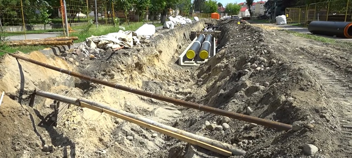 Замена теплосетей на улице Завальной в Пинске. Скриншот видео ТРК Пинск