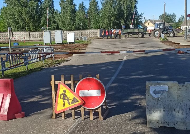 Железнодорожный переезд на улице Минский тракт в Слониме в 2025 году