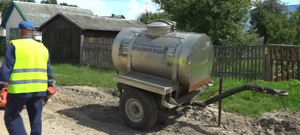 Автоцистерна с водой в Пинске. Скриншот видео ТРК Пинск