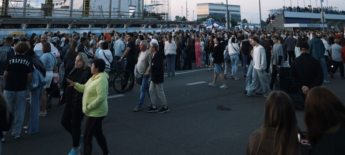 Брестчане, которые не смогли попасть на концерт 24 июля 2026 года. Фото из Threads